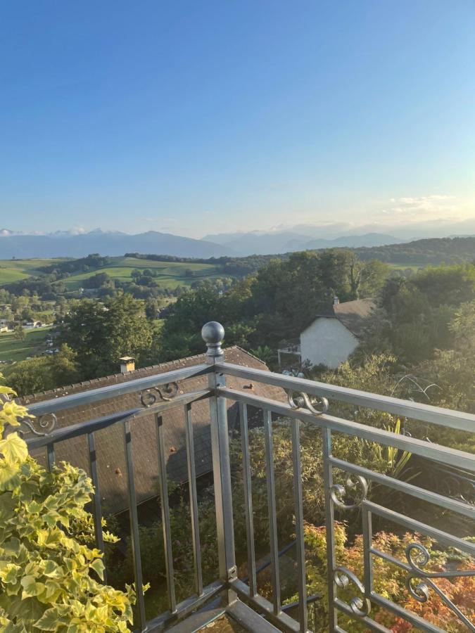 Les Gites De La Maison Bleue D'Estialescq Bagian luar foto