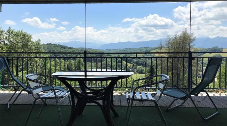 Les Gites De La Maison Bleue D'Estialescq Bagian luar foto