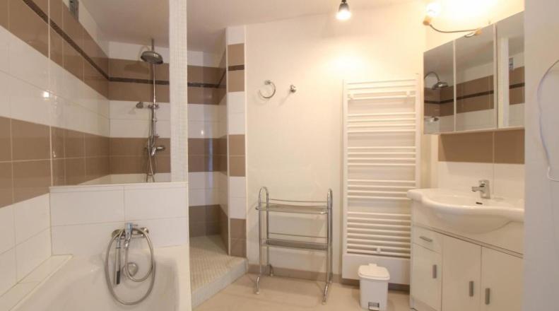 Les Gites De La Maison Bleue D'Estialescq Bagian luar foto