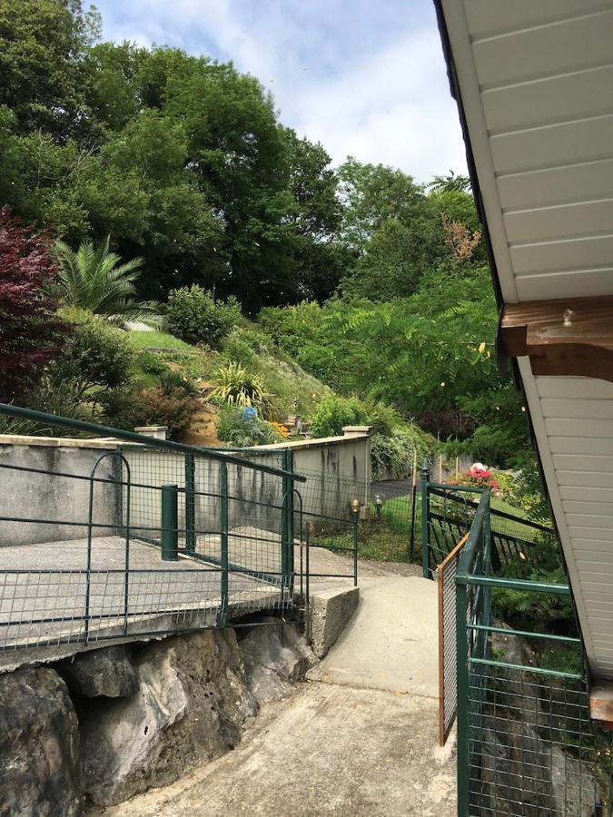 Les Gites De La Maison Bleue D'Estialescq Bagian luar foto