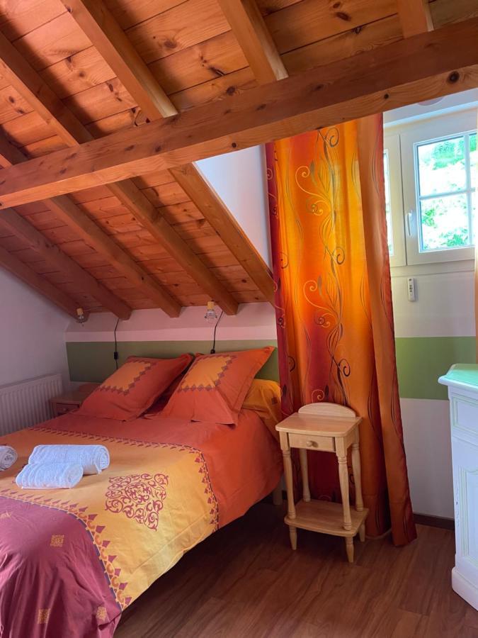 Les Gites De La Maison Bleue D'Estialescq Bagian luar foto