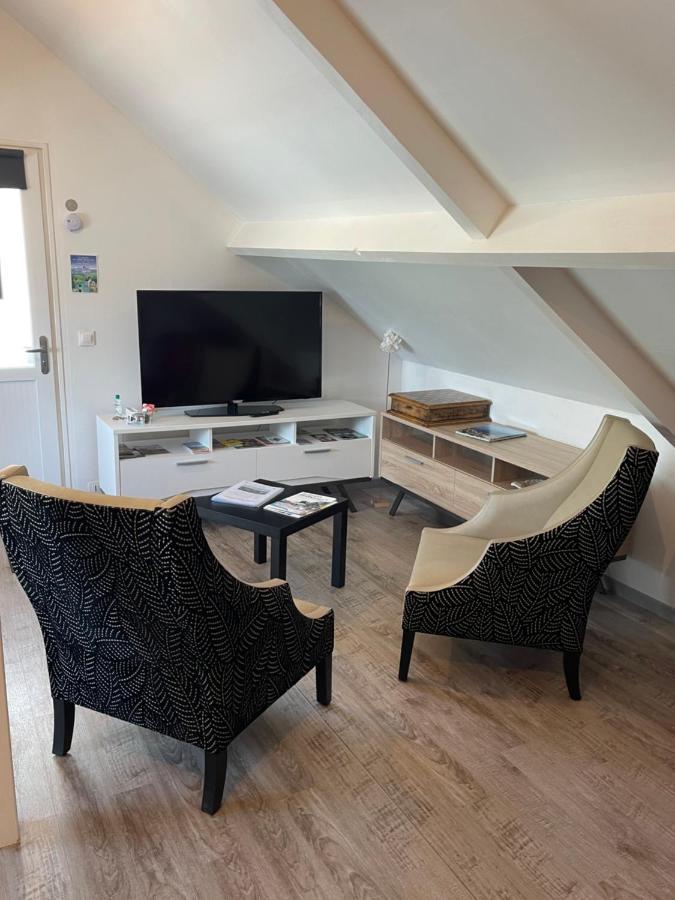 Les Gites De La Maison Bleue D'Estialescq Bagian luar foto