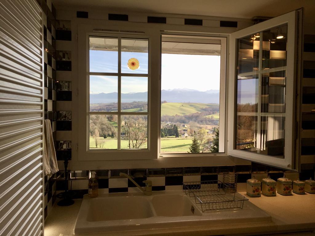 Les Gites De La Maison Bleue D'Estialescq Bagian luar foto