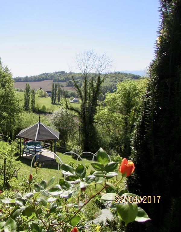 Les Gites De La Maison Bleue D'Estialescq Bagian luar foto