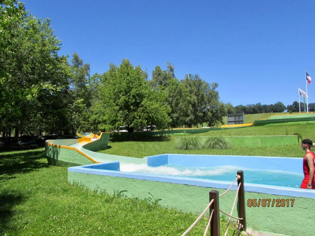 Les Gites De La Maison Bleue D'Estialescq Bagian luar foto