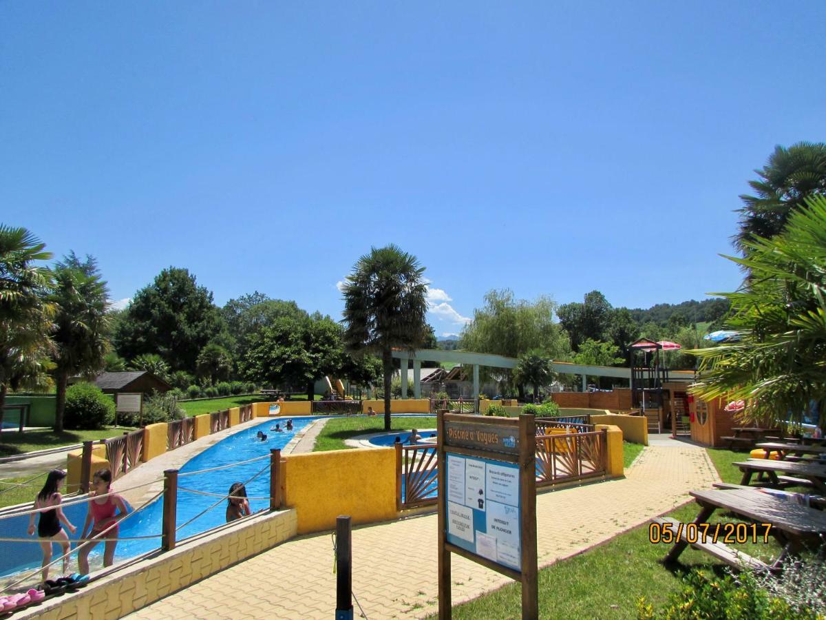 Les Gites De La Maison Bleue D'Estialescq Bagian luar foto